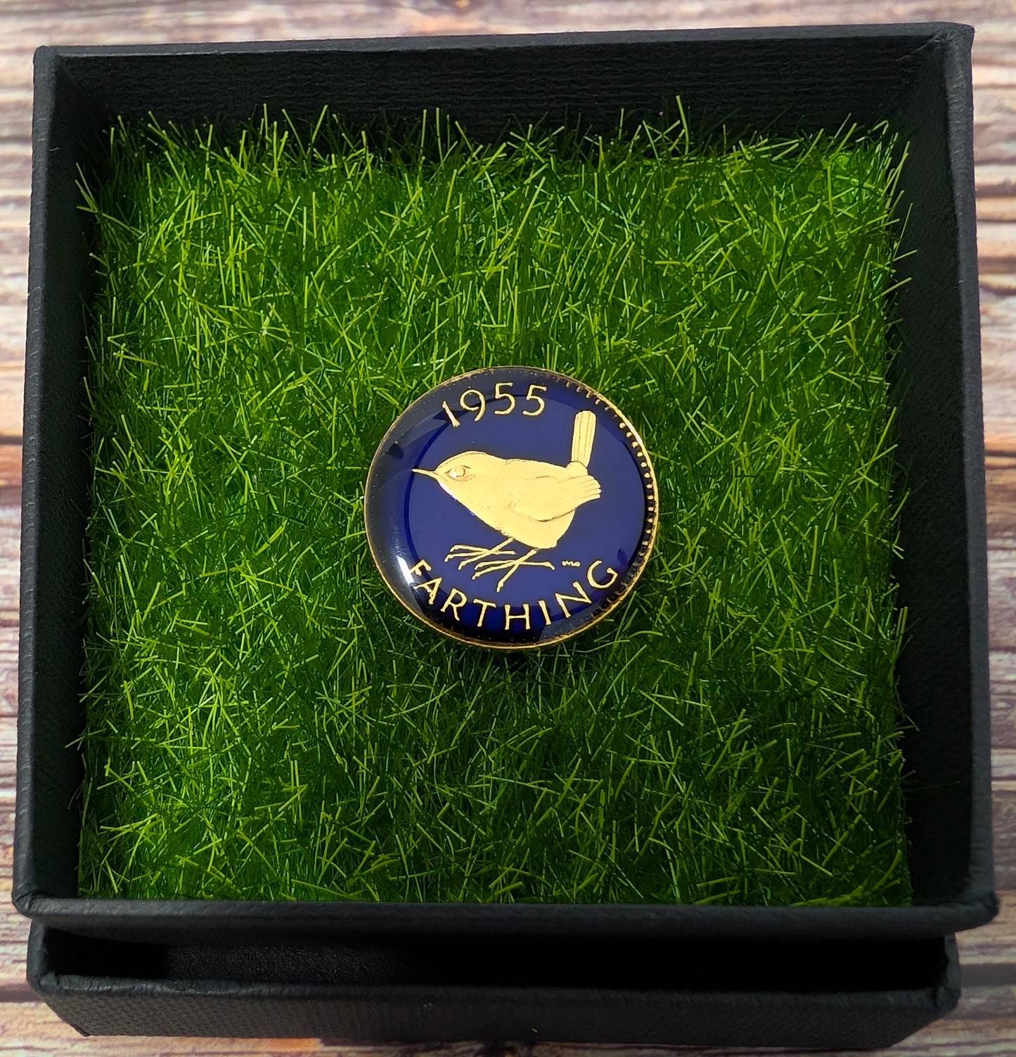 Wren Farthing (1937-1956) - Enamelled Coin Golf Ball Marker