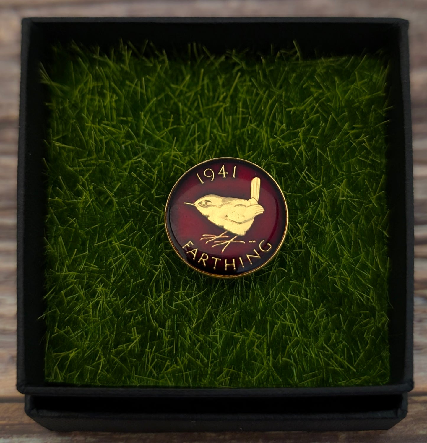 Wren Farthing (1937-1956) - Enamelled Coin Golf Ball Marker